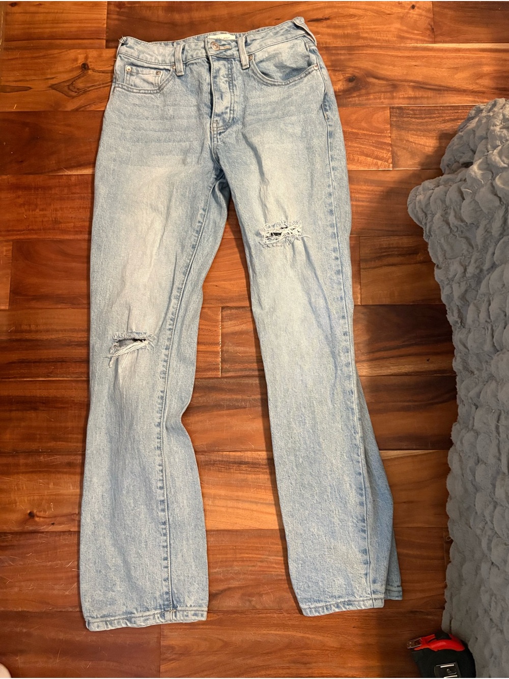 Cleo + Wolf High Rise Ankle Jeans Distressed Light Wash Straight Leg 27 (1388)
